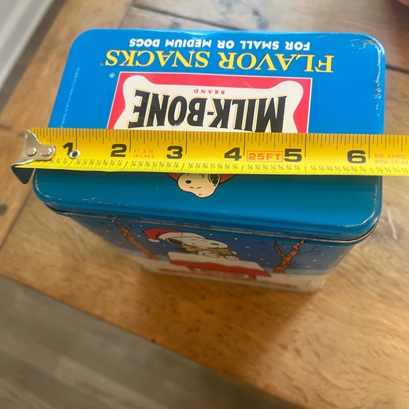 Vintage Snoopy Milk Bone Flavor Snacks Christmas Tin 1996 - Picture 3 of 8